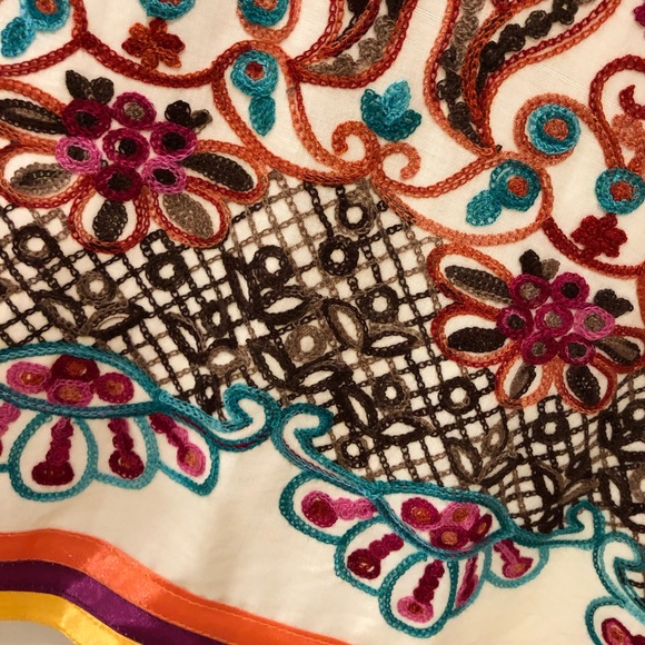 FREE with purchase: Tunic, beautiful embroidery, light weight, Sz 6 - Picture 6 of 8